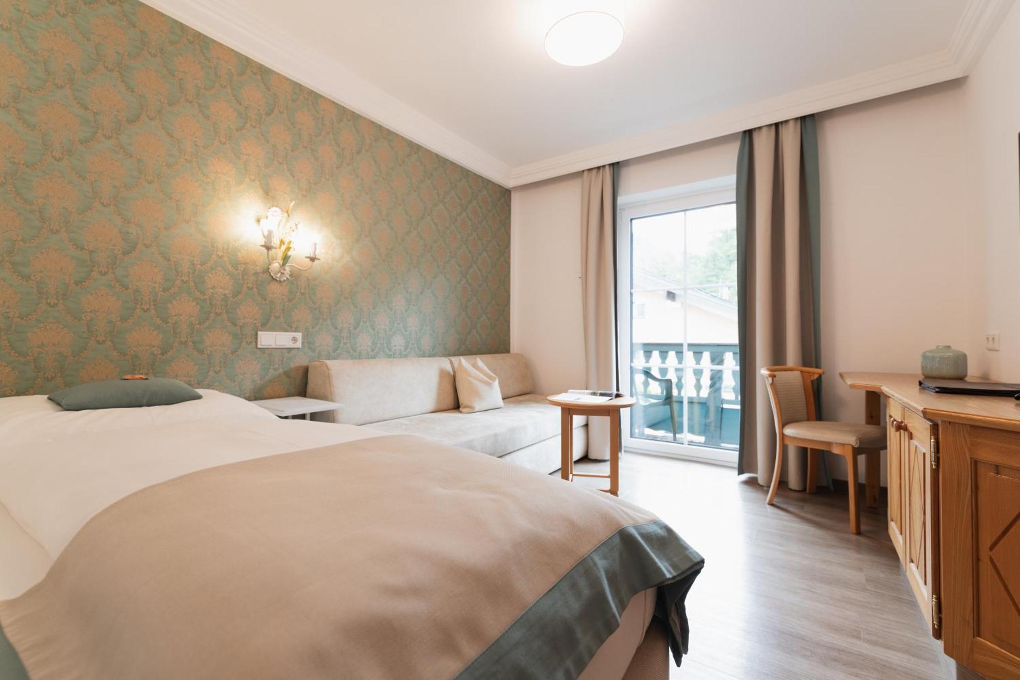 Gasthof Hotel Hauslwirt โกลลิง อันแดร์ ซัลซาค ภายนอก รูปภาพ
