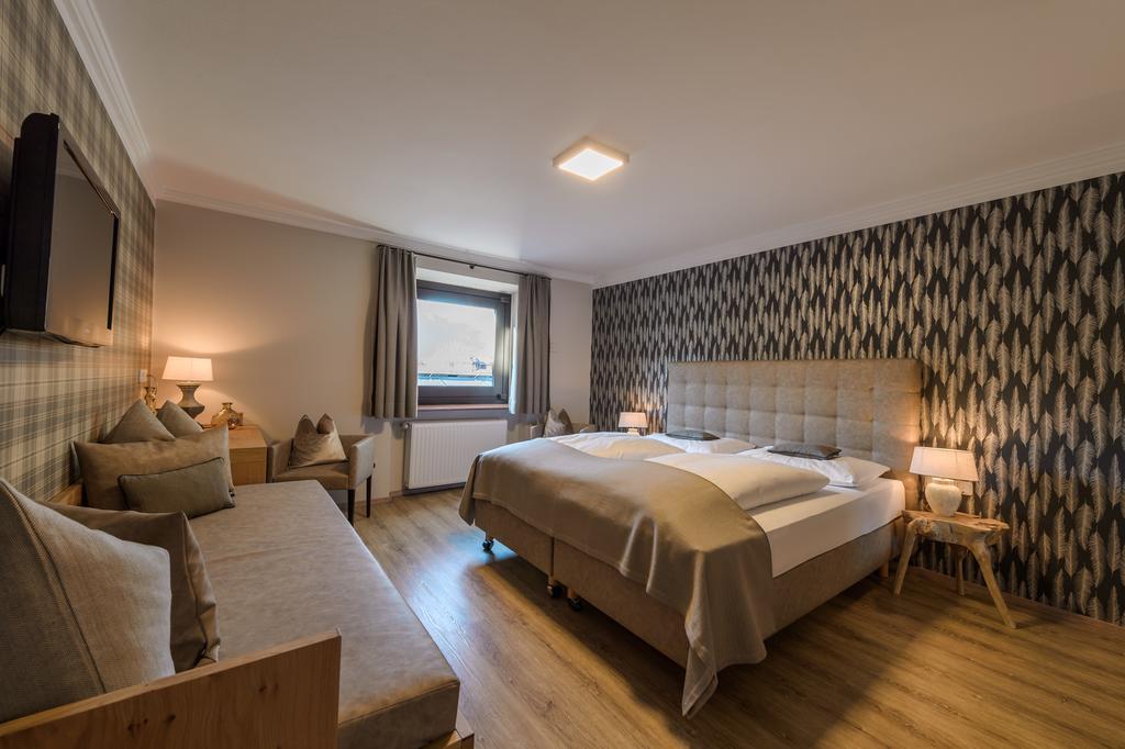 Gasthof Hotel Hauslwirt โกลลิง อันแดร์ ซัลซาค ภายนอก รูปภาพ