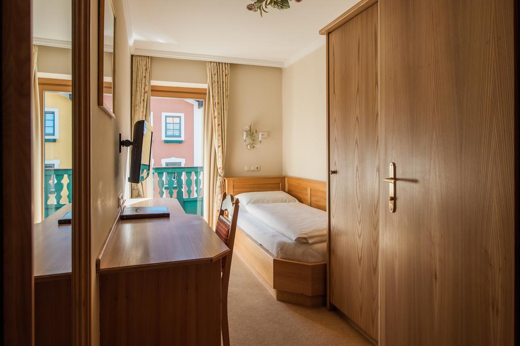 Gasthof Hotel Hauslwirt โกลลิง อันแดร์ ซัลซาค ภายนอก รูปภาพ
