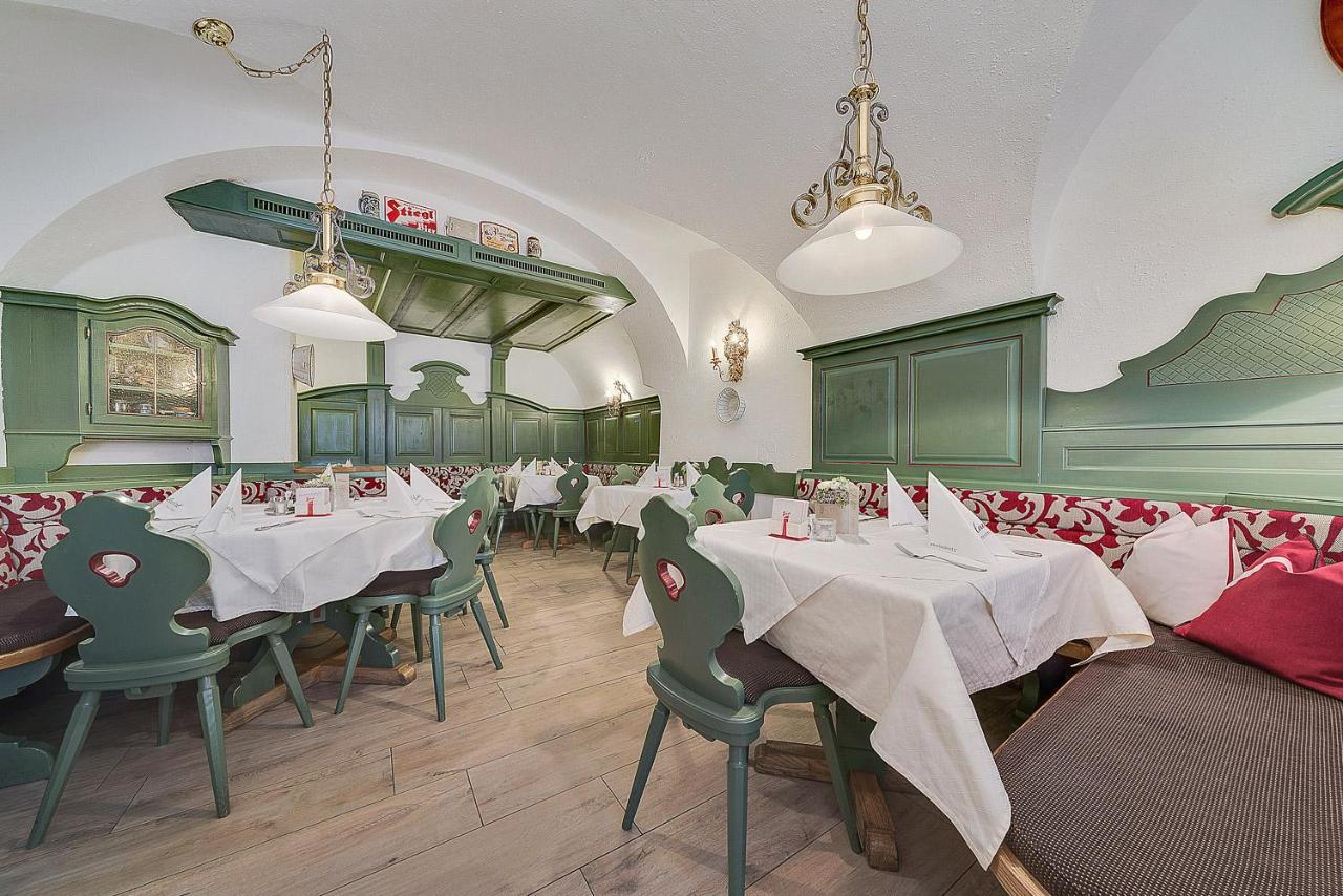 Gasthof Hotel Hauslwirt โกลลิง อันแดร์ ซัลซาค ภายนอก รูปภาพ